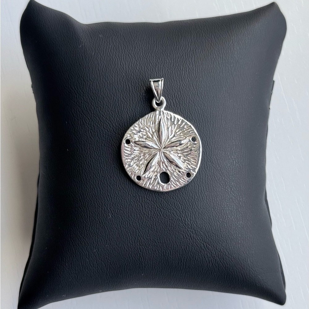 Sterling silver star fish pendant